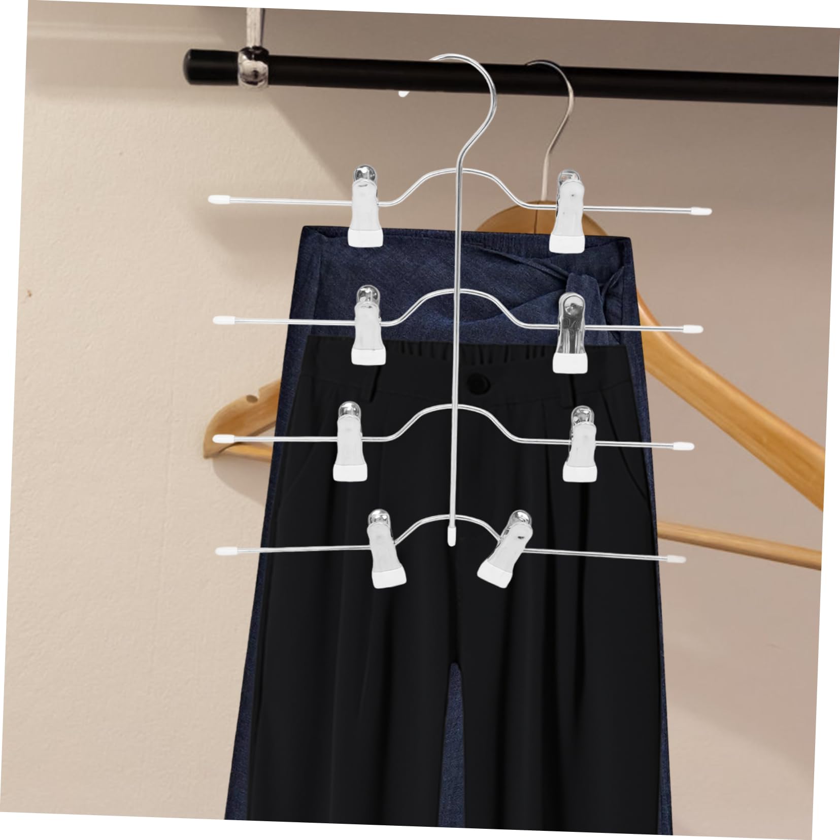 4 Stück-Pack Rockbügel mit Clips, 4-stöckig, Weiß, Manganstahl
