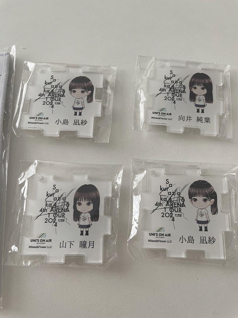 櫻坂　ネームタグ　キーホルダー Amazon.co.jp: 櫻坂46 ネームタグキーホルダー 小島凪紗 白 黒