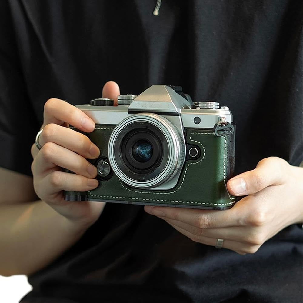 オリンパス　OLYMPUS PEN E-PL8 セット　カバー、ストラップ付き オリンパス OLYMPUS PEN E-PL8 セット カバー、ストラップ付き OLYMPUS