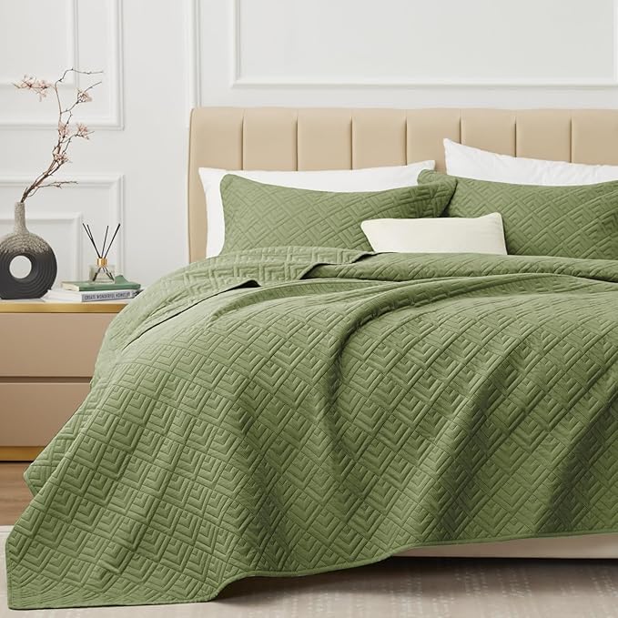 Image of BSB HOME 100% Cotton Ultrasonic Quilted Bedspread Set - 280 Thread Count, Stitch-Free Soft Lightweight Coverlet, King Size 90x100 Inches, Bed Cover with 2 Pillow Cases (Green)
