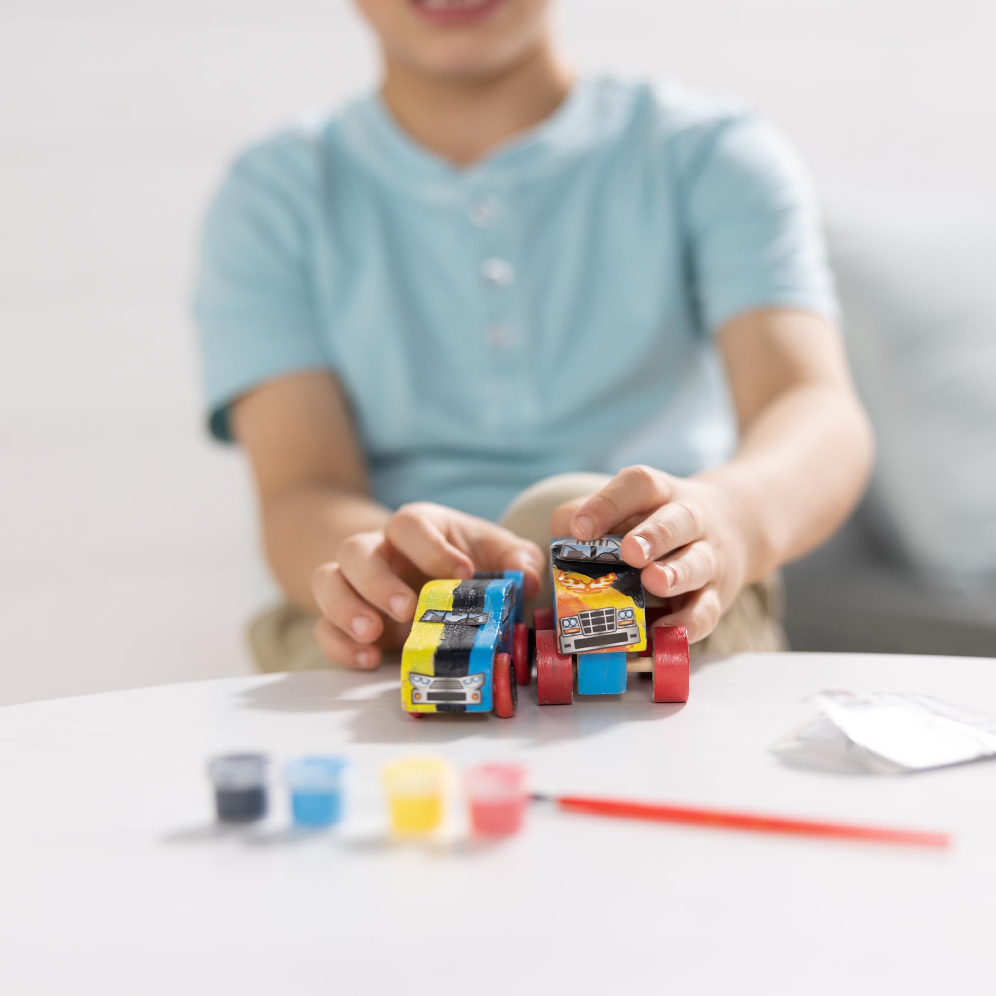 Melissa & Doug Decorate-Your-Own Holz-Bastelset - Rennwagen und Monstertruck