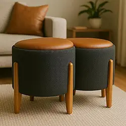 Kit 2 Puff Banquetas Redondo Banco Pufe Assento Macio em Courino Tecido Boucle Decorativo para Sala Escritório Apartamento Soft Lux com Pés em Madeira (Cinza/Caramelo)