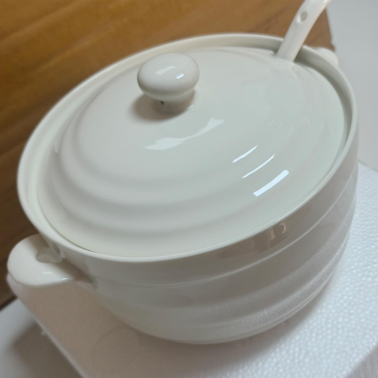 Porcelain Soup Tureen with Lid and Ladle Set, 2.2 Liter Large Porcelain Soup Serving Bowl with Handles, Microwave & Dishwasher & Oven safe