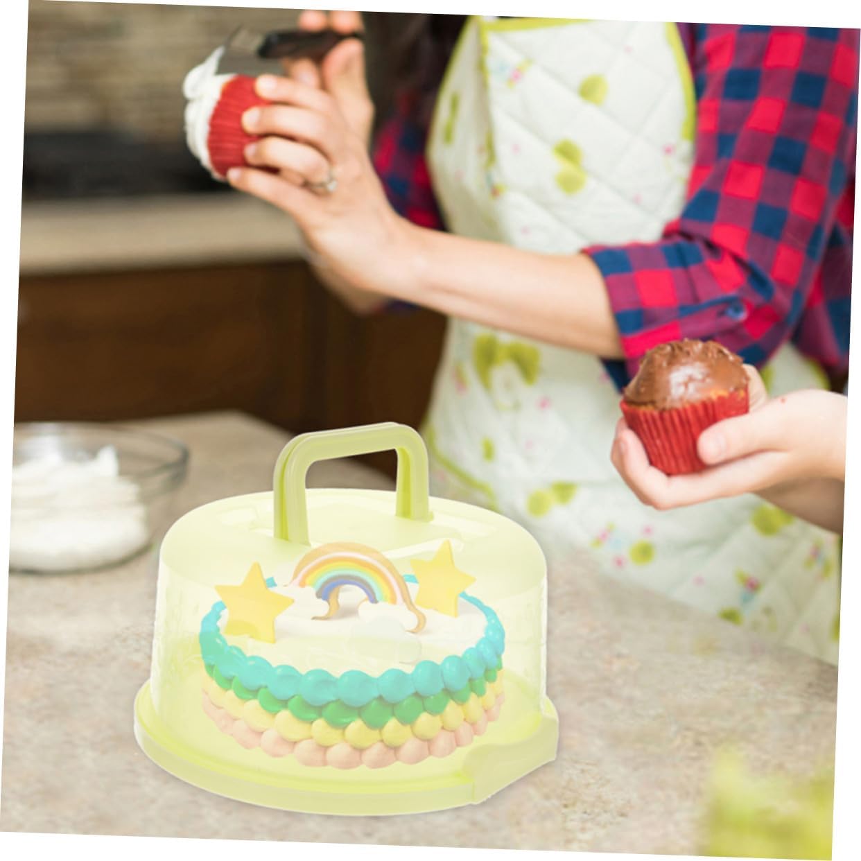 3Pcs Portable Buckle Round Cake Carriers with Handle Food Packaging Boxes for Birthday Cakes and Cupcakes Handy PP Baking Containers in Pink Blue Green Random Color