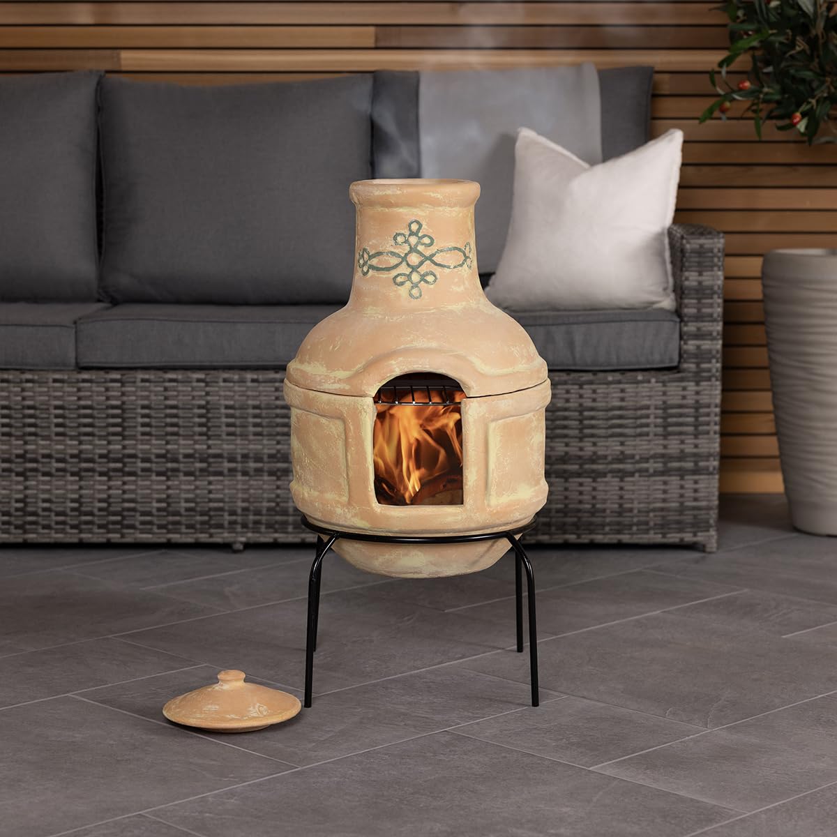 CHARLES BENTLEY Outdoor, Garden, Patio, Small, Terracotta Clay Chimenea, BBQ Grill, with Artisan Design, Rain Lid & Stand, Patio Heater, Easy To Assemble, Rustic Finish, Artisan Design (75x35cm)