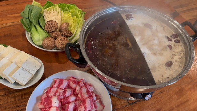 Aroma Housewares (ASP-600) Shabu Hot Pot (5Qt), In good condition