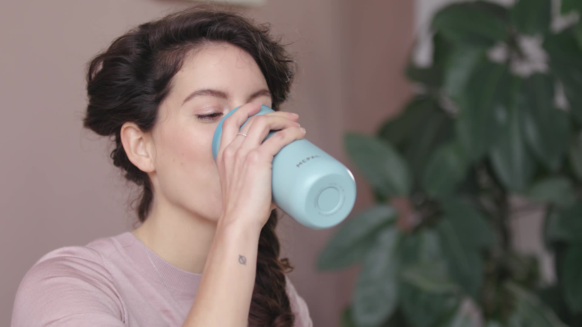 Mepal - Isolierbecher Ellipse - 4 Stunden heià & 8 Stunden kalt - Thermobecher für Unterwegs - Geeignet als Tee & Kaffeetasse zum Mitnehmen - Passt in alle Becherhalter - 375 ml - Nordic pink – Bild 8