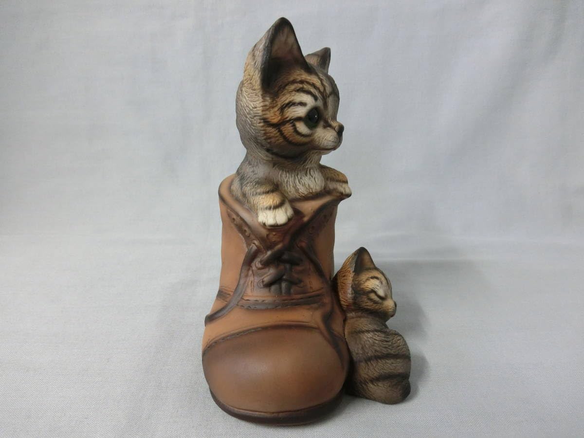 Amazon.co.jp: Demain ドマン 猫と靴 子猫 置物 陶器 HK osamu 高さ 