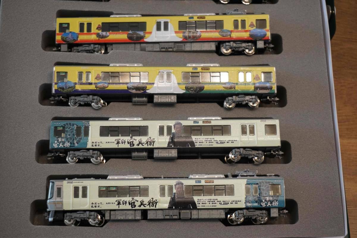 Amazon.co.jp: KATO 10-536 223系「軍師官兵衛」ラッピング編成仕様