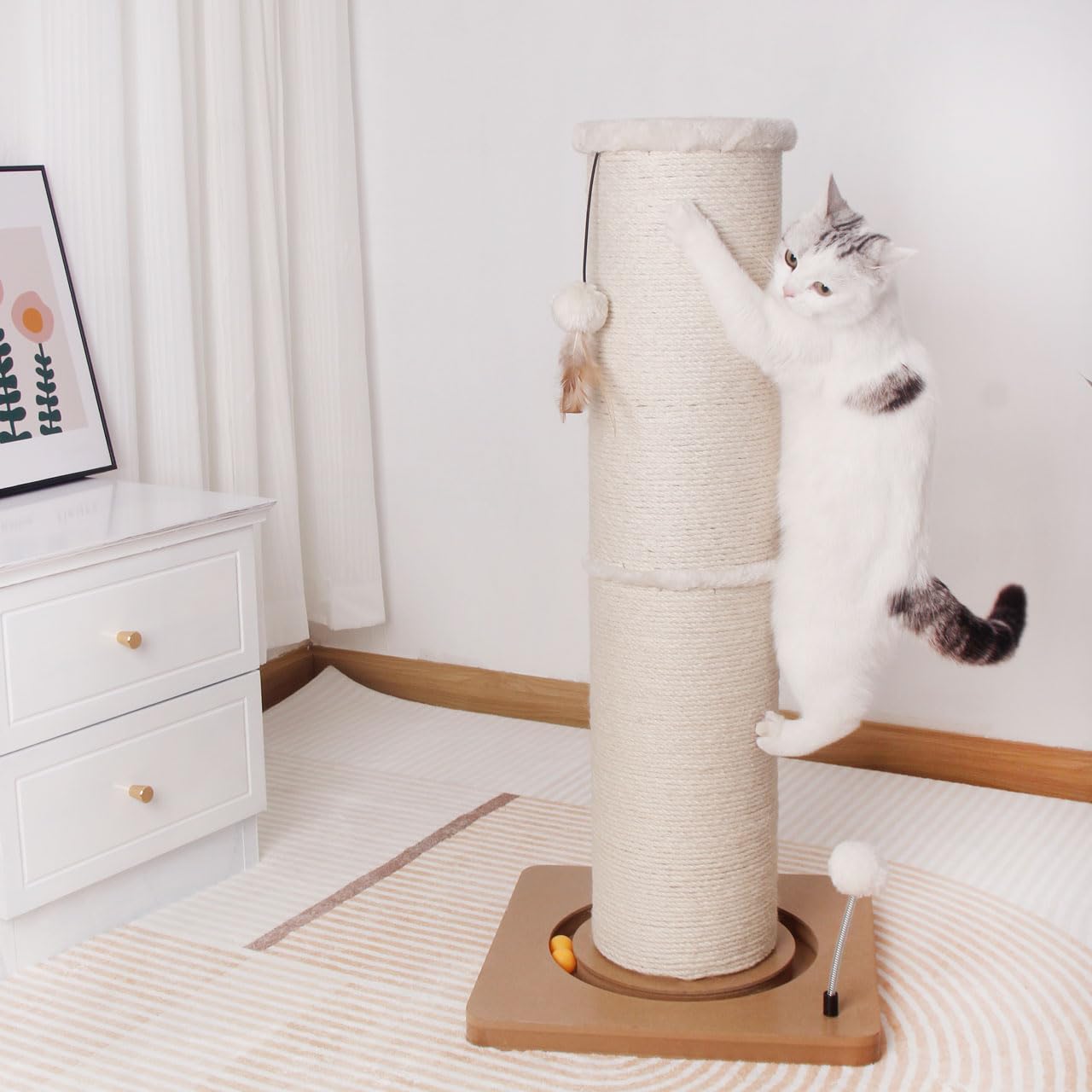 CanadianCat Company | Kratzstamm für Katzen - Carla - mit Spielzeug | interaktives Katzenspielzeug selbstbeschäftigung | mit 82cm-hoher Kratzsäule Ø20cm | ca. 40 x 40 x 86 cm