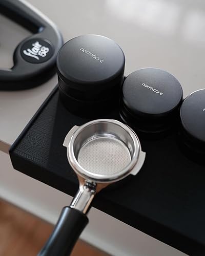 Miniatura 9 de Normcore Herramienta de distribución de café de 2.303 in - Nivelador de espresso con base de hoja en V para portafiltro de café de 2.283 in -