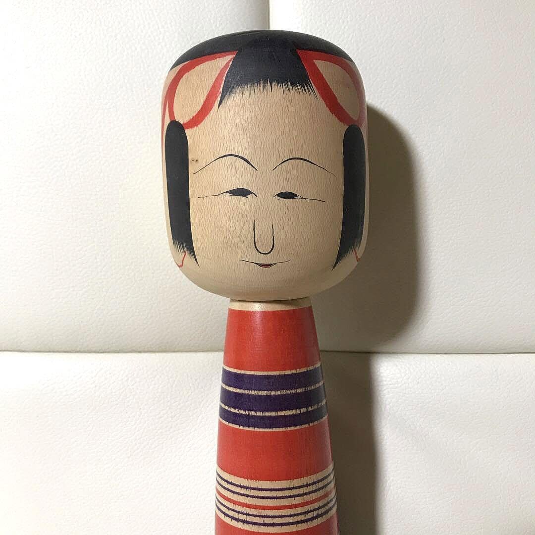 Amazon.co.jp: 伝統こけし 土湯系 佐藤佐志馬 高さ約31.5cm 伝統工芸品 