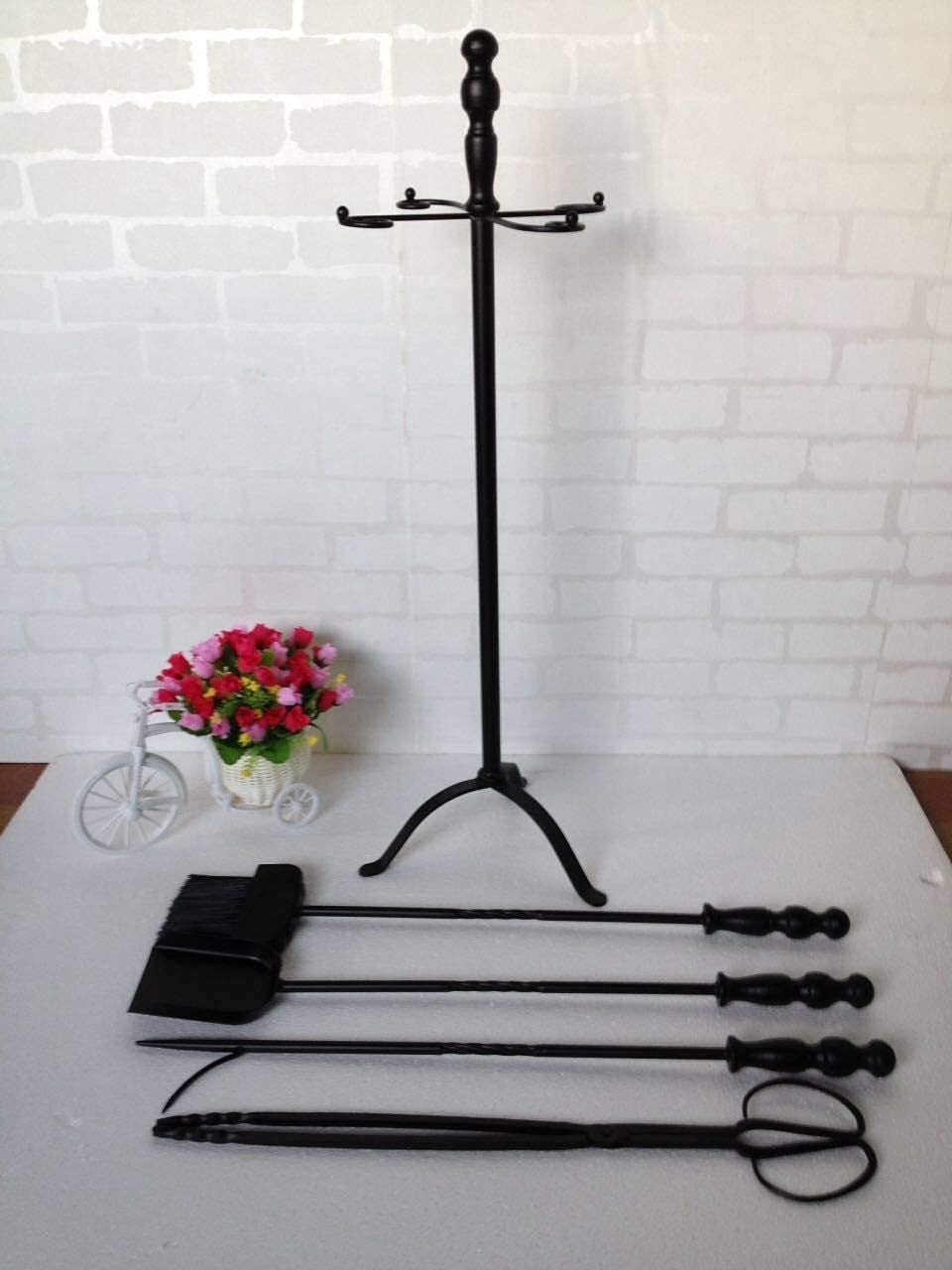 Set di Utensili per Camino 5 Pezzi Set di accompagnamento Tradizionale in Ferro battuto per Stufa a Legna e Carbone 75 cm Accessori Neri