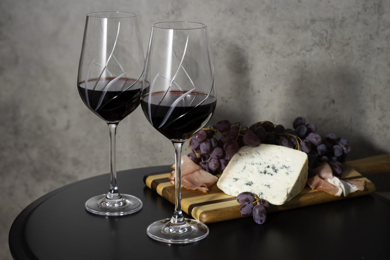 DIAMANTE Lot de 2 verres à vin rouge avec motif « Meadow » découpé à la main