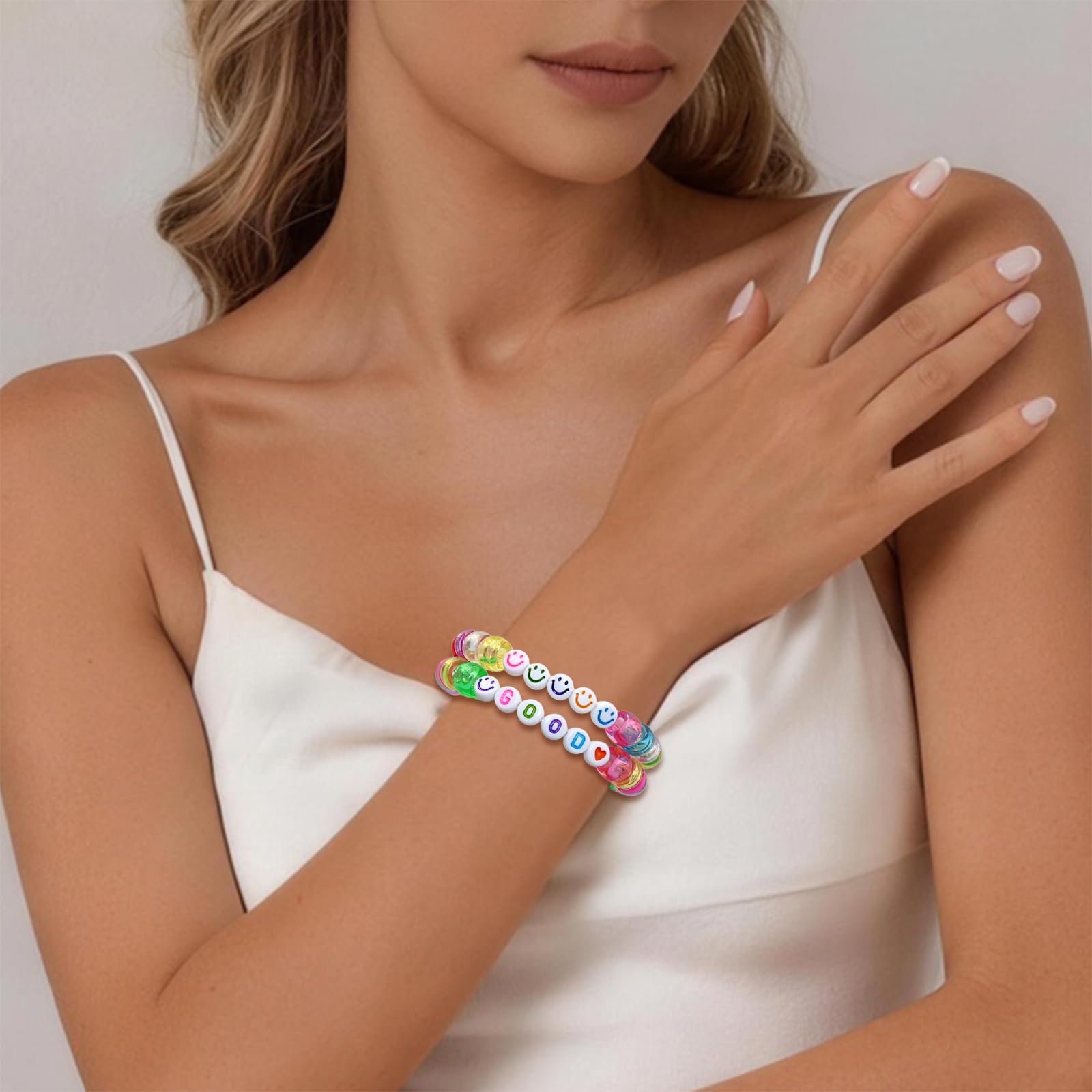Looconi 1000 szt. Koraliki z literami, koraliki w kształcie serca i buźki, 7 x 4 mm, do produkcji biżuterii, bransoletki, warkoczy do włosów, rękodzieła