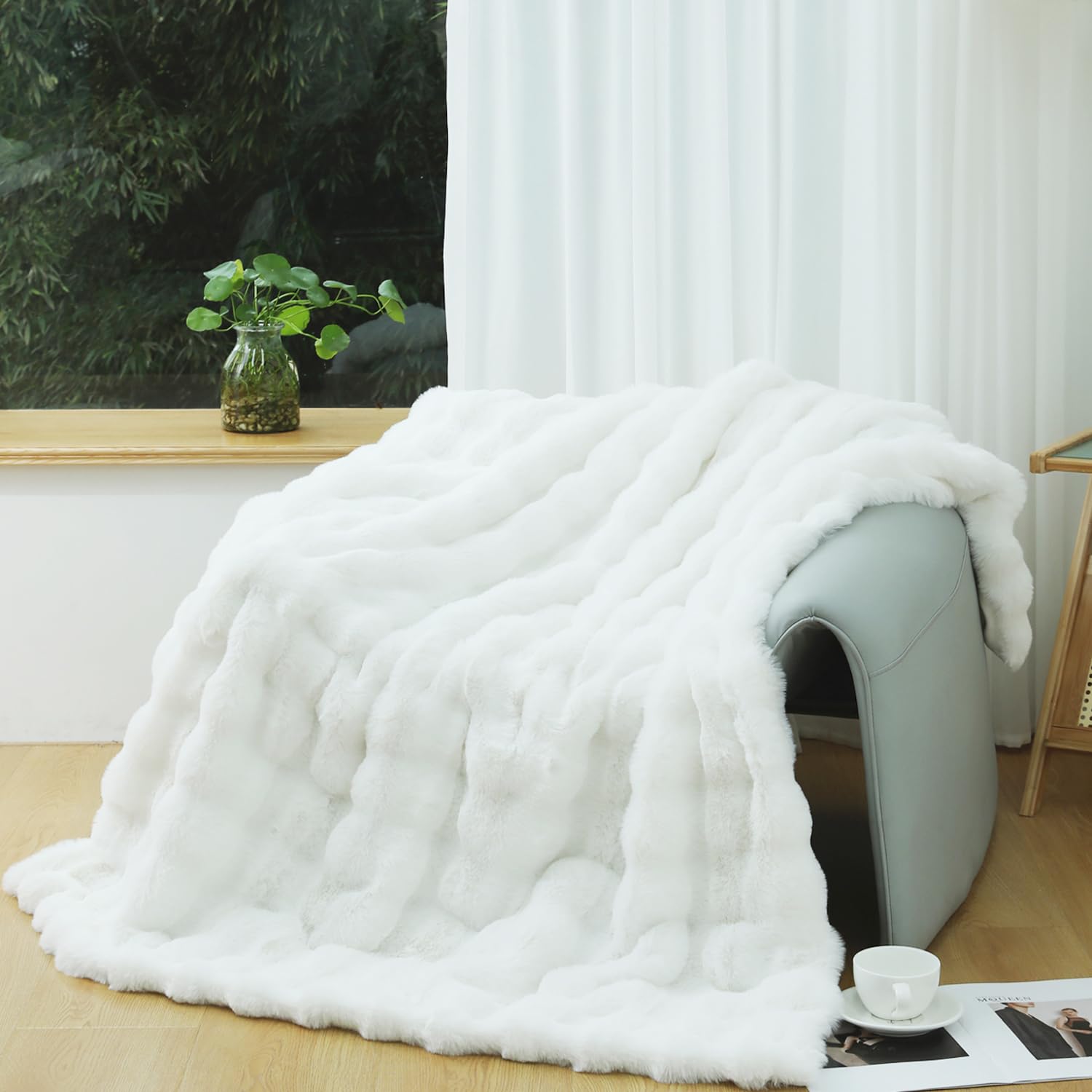 Milk White Faux Rabbit Fur Throw Blanket, Warm Cozy Plush Fluffy Bubble Throw Blankets, Luxury Fuzzy Winter Blanket for Couch Sofa 51×63 Inches