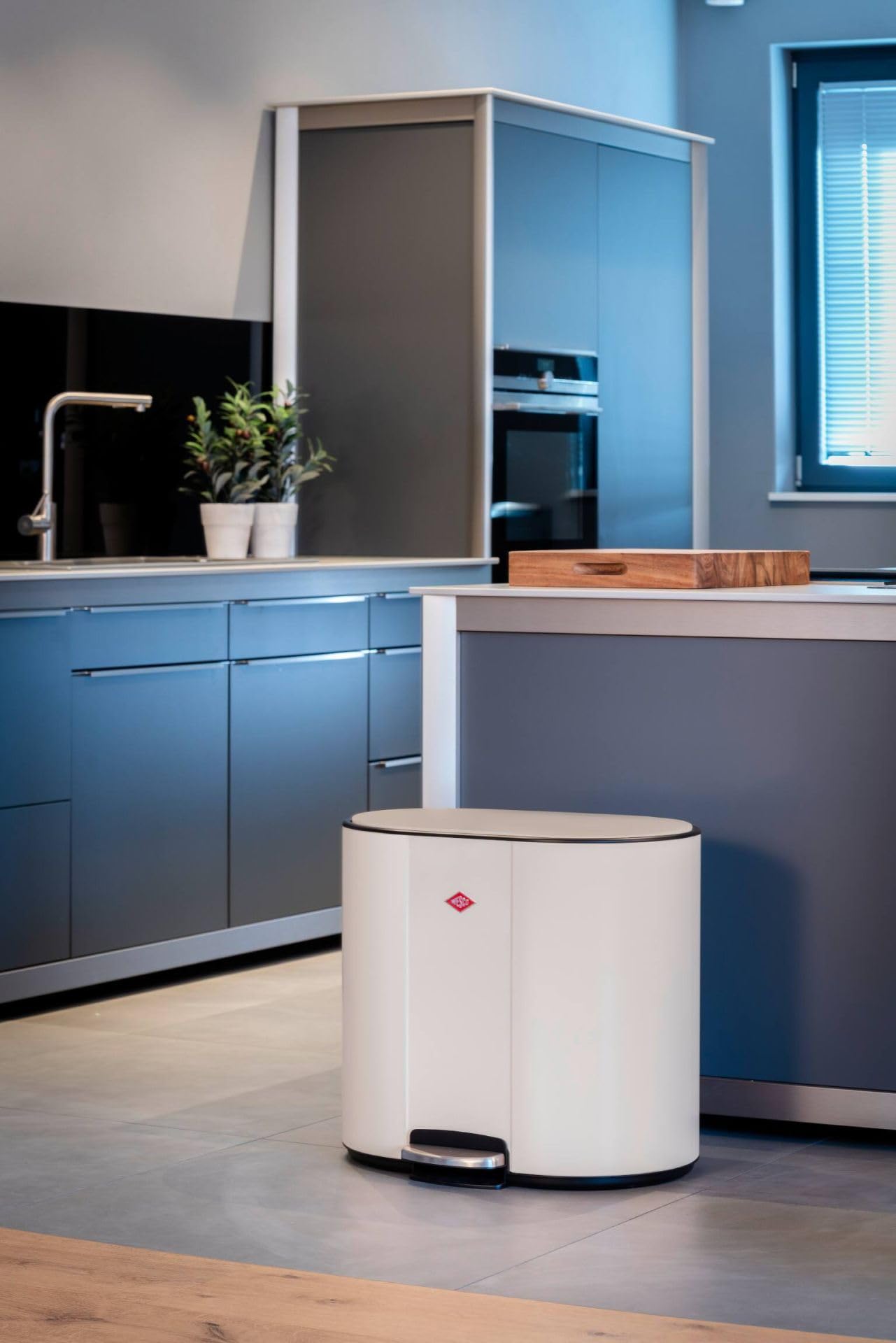 WESCO Multicollector 2 Tretabfalleimer mattschwarz aus pulverbeschichtetem Stahlblech, 2x 25 Liter Kunststoffbehälter, Metall-Fußtritt, praktischer Handgriff, Geruchsfilter, Deckelarretierung