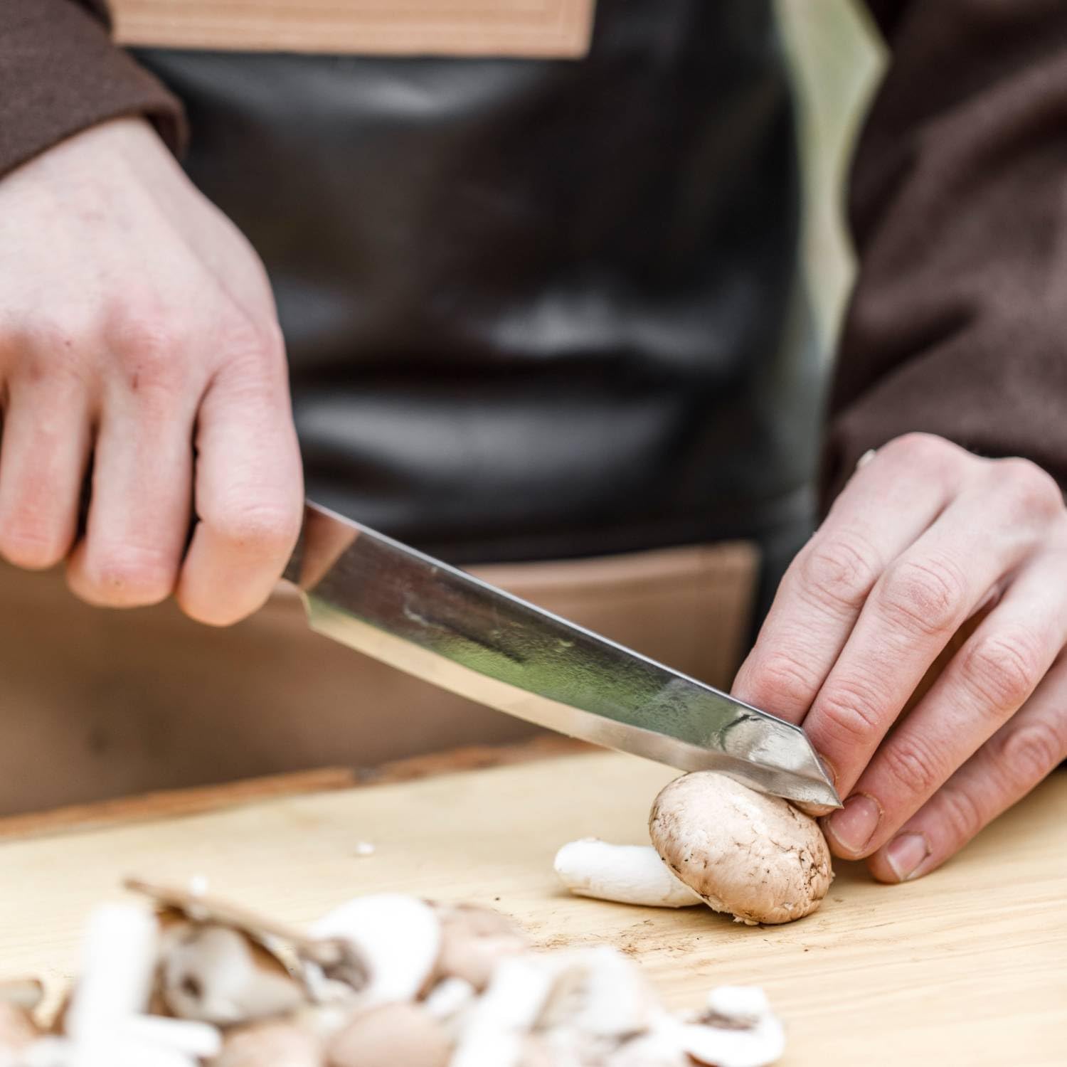 Petromax 14 cm Allzweckmesser - Kochmesser aus Solingen mit Walnussholz | Handgefertigtes Küchenmesser aus rostfreiem Stahl - zum Hacken von Kräutern und Schneiden von Fleisch oder Gemüse geeignet