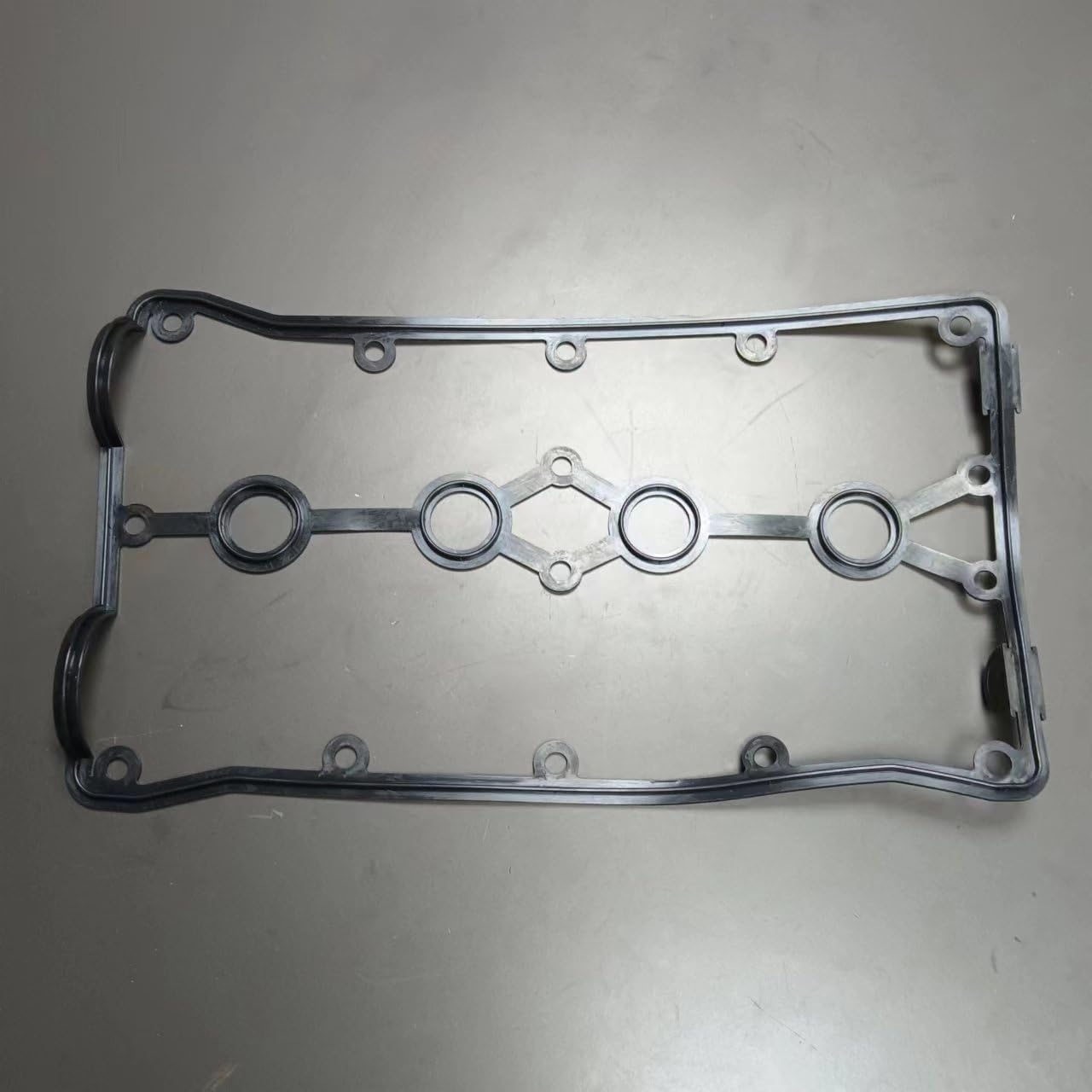 ENGINE VALVE COVER ASSEMBLY 96473698 96473698, Compatible with CHEVR0l-ET VEHICl-ES
