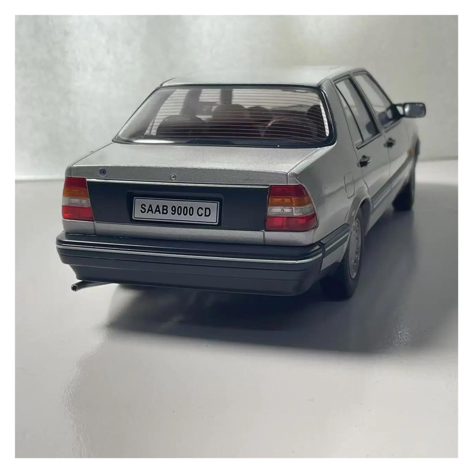 Auto Classica In Lega 1/18 Per SAAB 9000 CD 1988 Berlina A Quattro Porte Modello Di Auto D'epoca Pressofuso Da Collezione Argento Decorativi Da Collezione