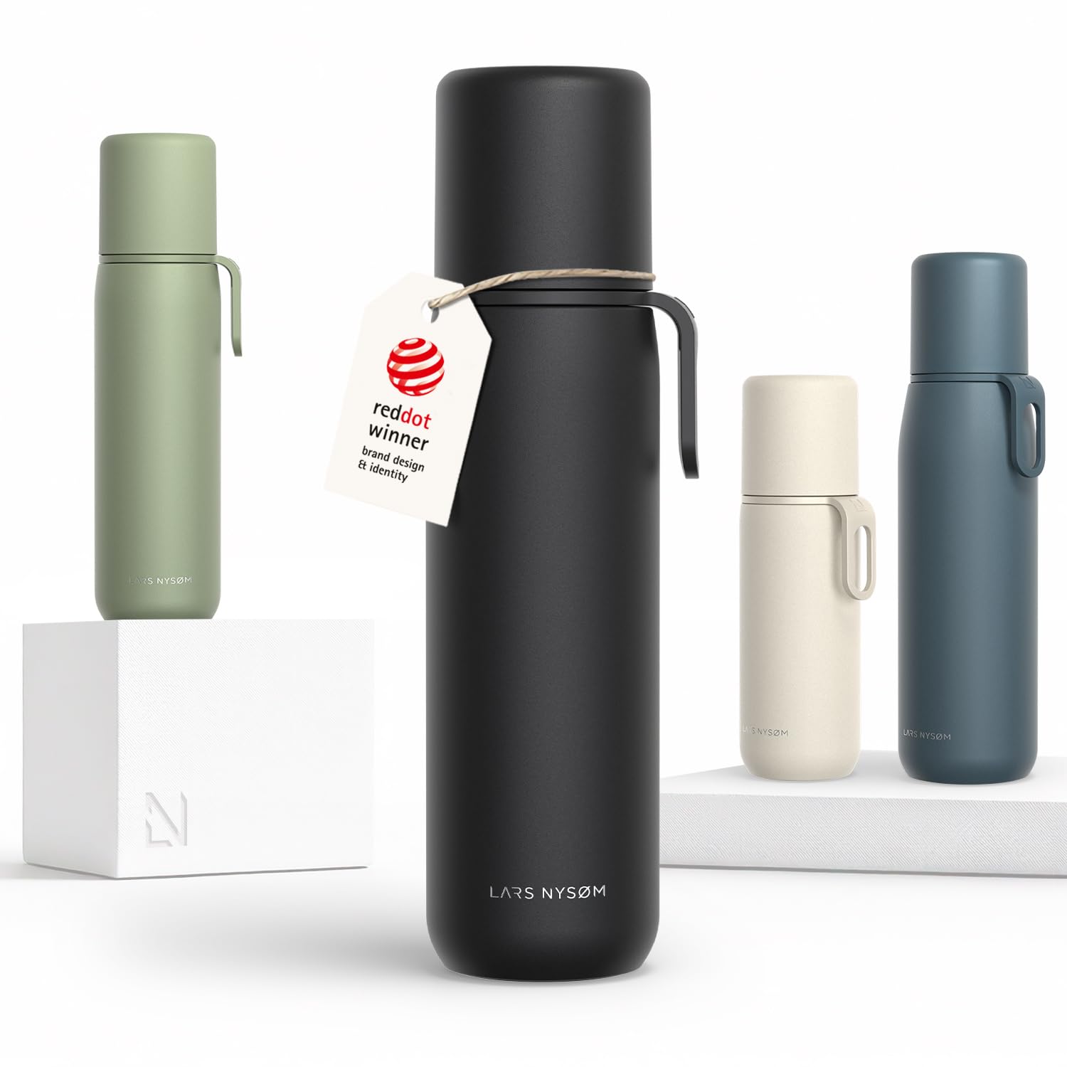 LARS NYSØM Thermosflasche aus Edelstahl - Doppelwandige Isolierflasche mit Becher & Tragegurt, Auslaufsichere Trinkflasche Edelstahl & Thermoskanne für Reisen, Büro & Outdoor (Carbon Black, 750ml)