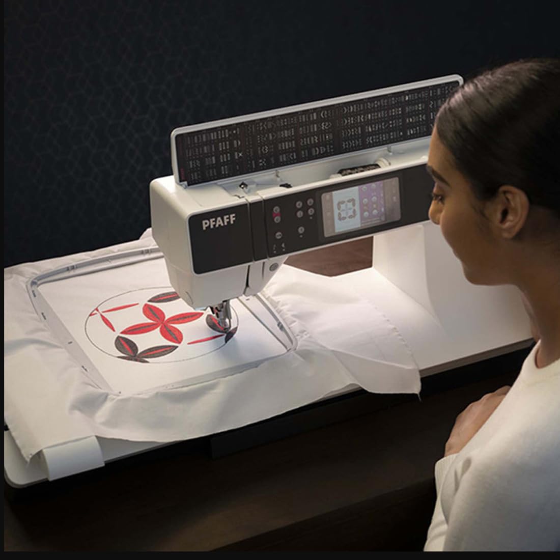 Pfaff Creative 3.0 con 5 anni di garanzia e software per creare ricami omaggio
