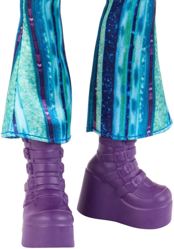 Mattel Disney Descendants: The Rise of Red Fashion Doll & Accessory Uliana, Younger Sister of Ursula with Movie-Inspired Clothes & Necklace