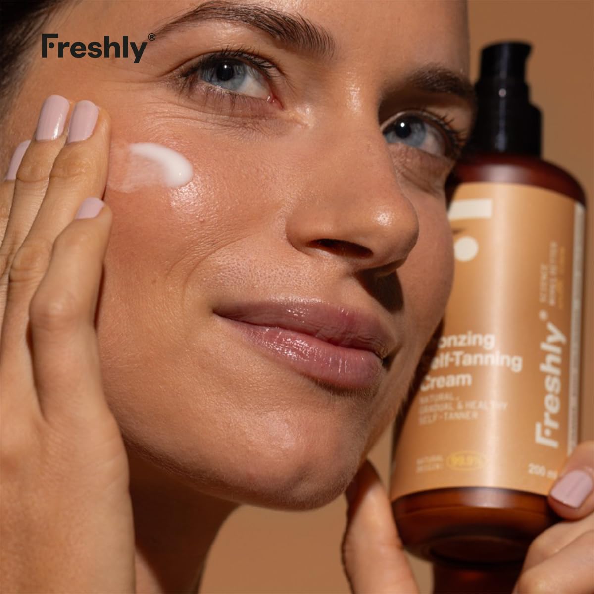 Freshly Cosmetics | Bronzing Radiance Self-Tanning Cream | Crema Autoabbronzante Naturale | 200 ml | Abbronzatura Graduale per Viso e Corpo