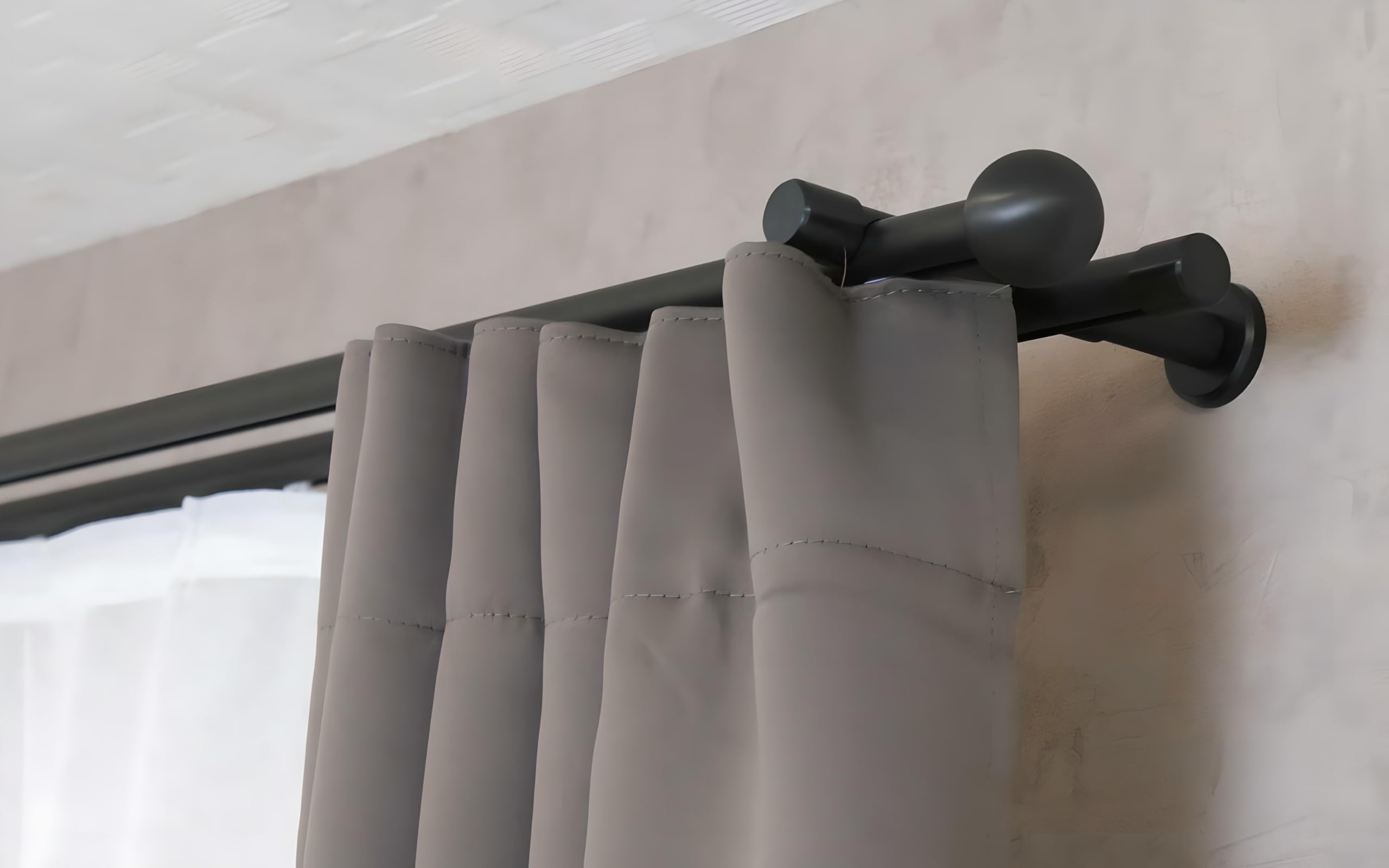 iso-design Innenlauf Gardinenstangen 2-läufig schwarz 20 mm Durchmesser, Wandmontage, Gardinenstangenkomplettset aus Metall mit Wandhaltern und Endstück Kugel, 180 cm