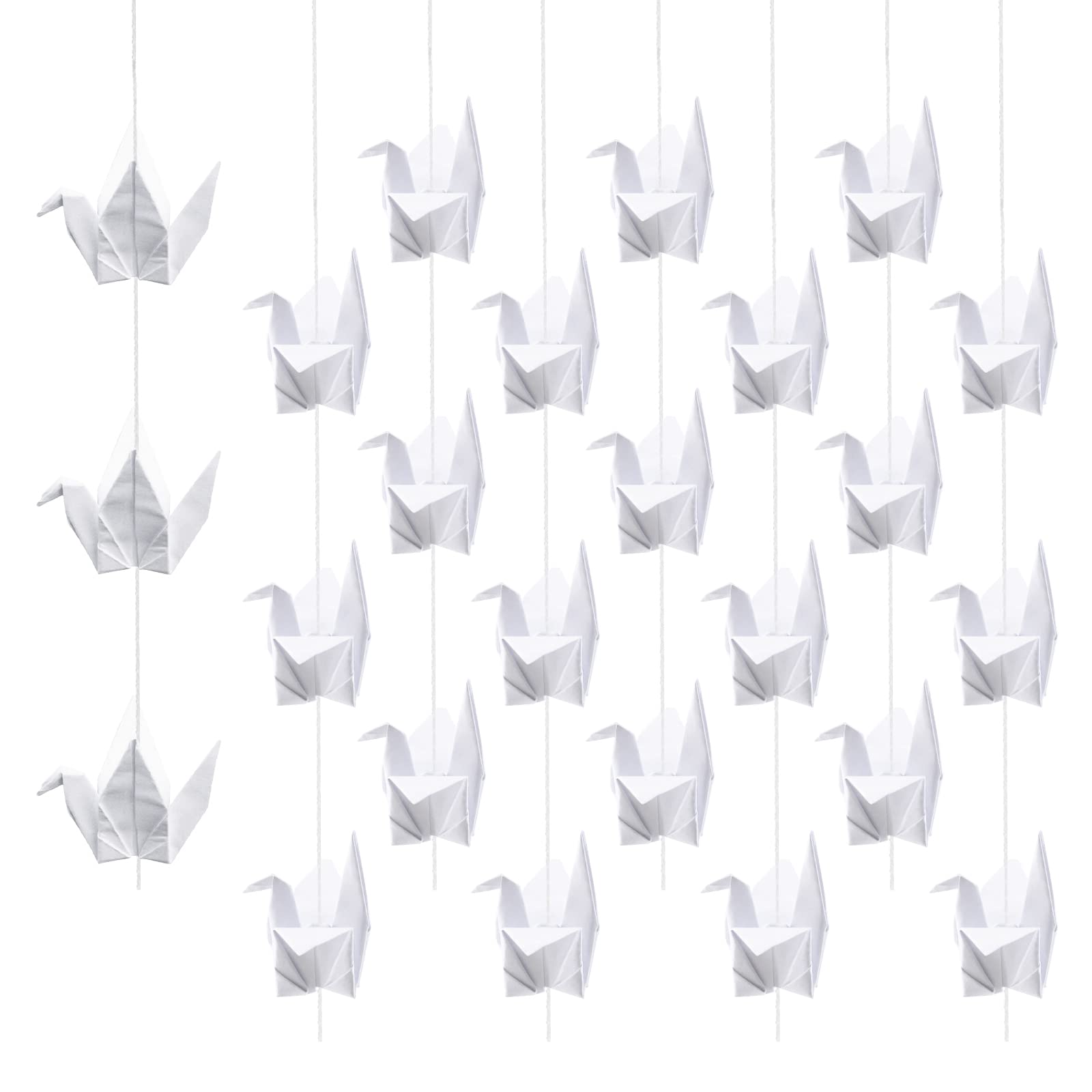 Grúas de papel de origami listas para colgar como telón de fondo blanco en fiestas