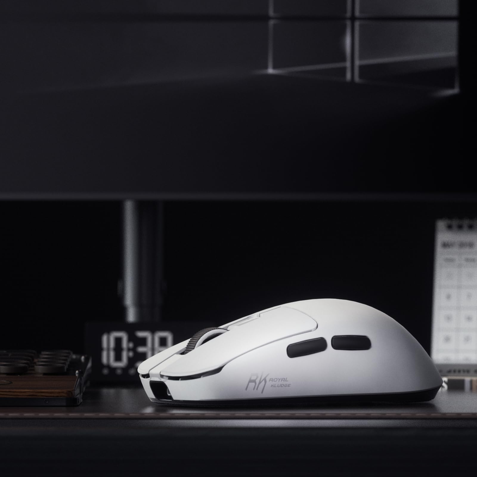 RK ROYAL KLUDGE M3 Souris Sans Fil 47g Ultra-Légère avec Capteur de Haute Précision PAW3950, Souris Gamer 3 Mode (BT / 2.4G / USB-C), 30K DPI, 6 Adjustable, Batterie 650mAh, Confort Ergonomique, Blanc