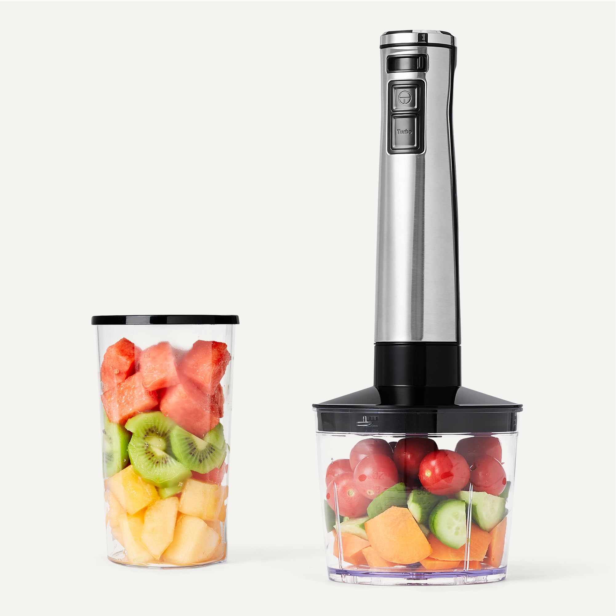 Amazon Basics 1000-W-Stabmixer mit Turbotaste, Mehreren Geschwindigkeiten, Schneebesenaufsatz, 500-ml-Zerkleinerer, 700-ml-Messbecher, Silber