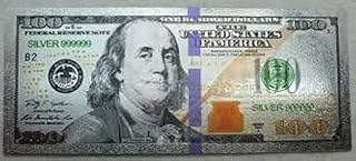 عملة تذكارية بقيمة 100 دولار بطلاء فضي