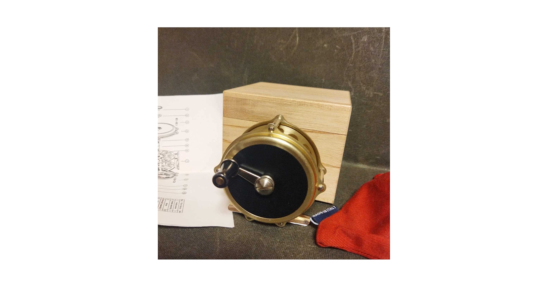 五十鈴工業 フライリール NAC CASCADE No.11R 金黒 ISUZU Amazon | ※中古美品 五十鈴工業 ISUZU NAC CASCADE 金黒 No.11R