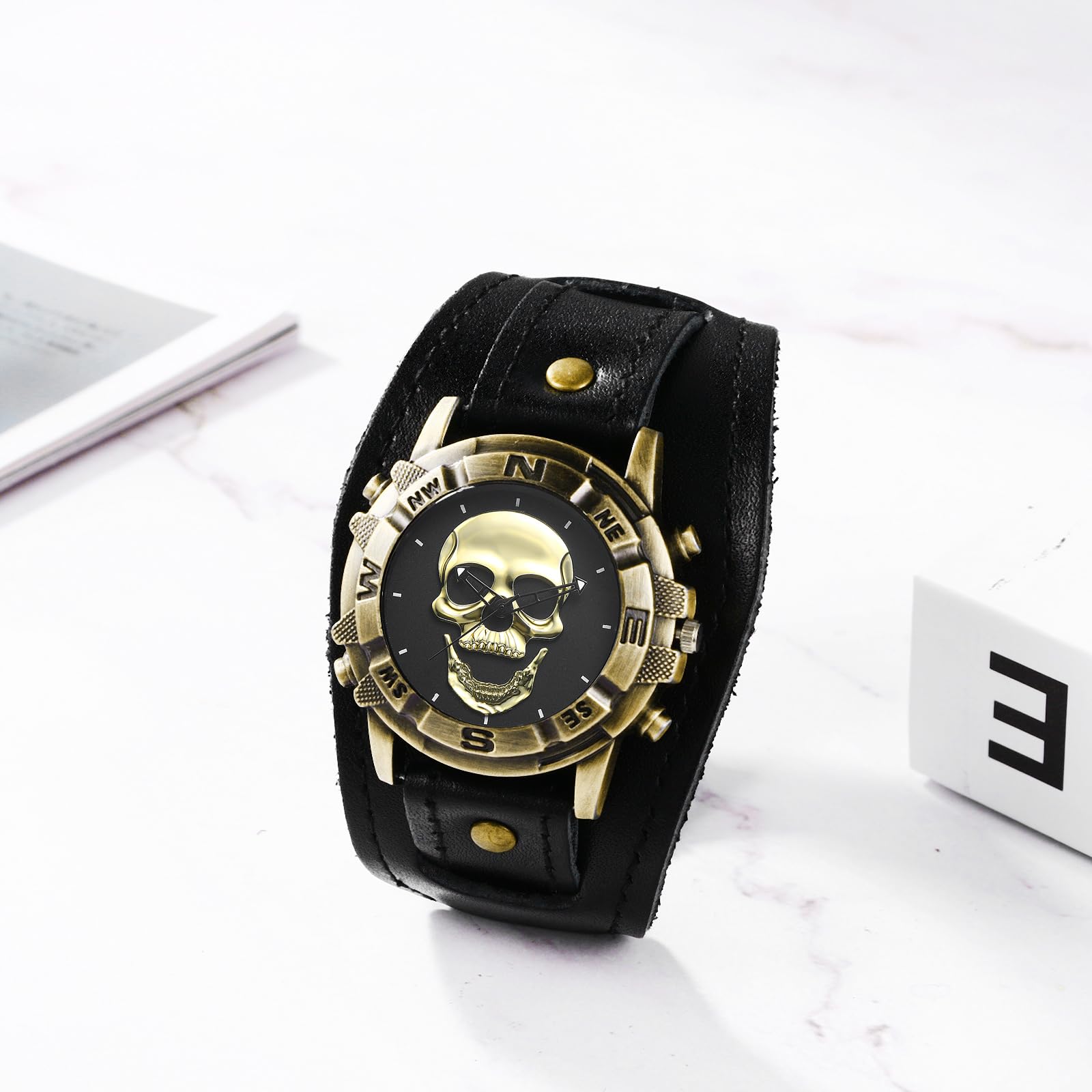 JewelryWe Totenkopf Uhren Herren Leder: Analog Quarz Armbanduhr Gothic Punk Schädel Patronenhülse Gewehrkugel Panzerkette Uhr mit Breit Leder Armband