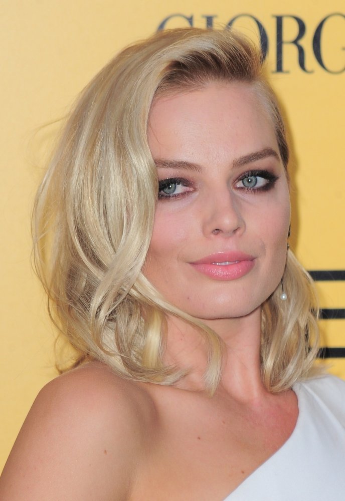 Margot Robbie At Arrivals For The Wolf Of Wall Street Premiere Photo Print  (40.64 x 50.80 cm) : Amazon.co.uk: Home & Kitchen