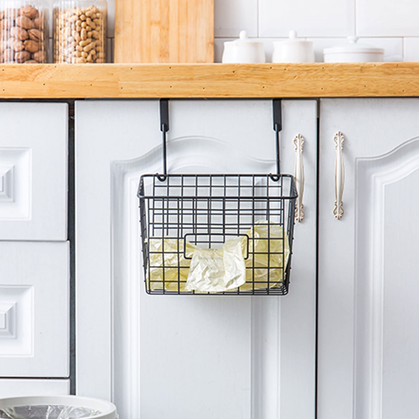 Cestini portaoggetti da appendere in filo metallico nero con ganci per organizzare la cucina e il bagno