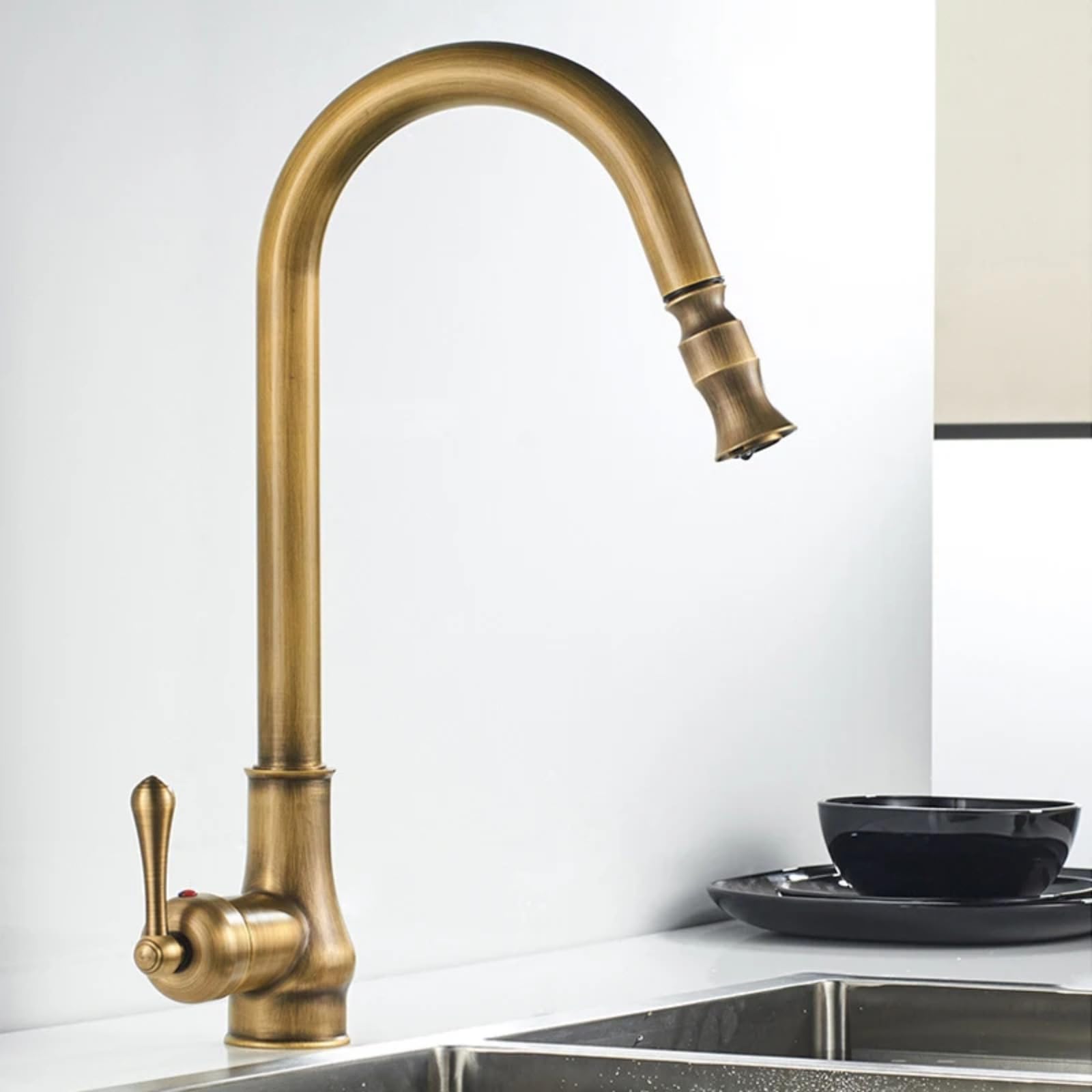 Antique Brass Kitchen Faucet Single Hole Pull Out Spout Copper Kitchen Sink Mixer Tap with Stream Sprayer Head