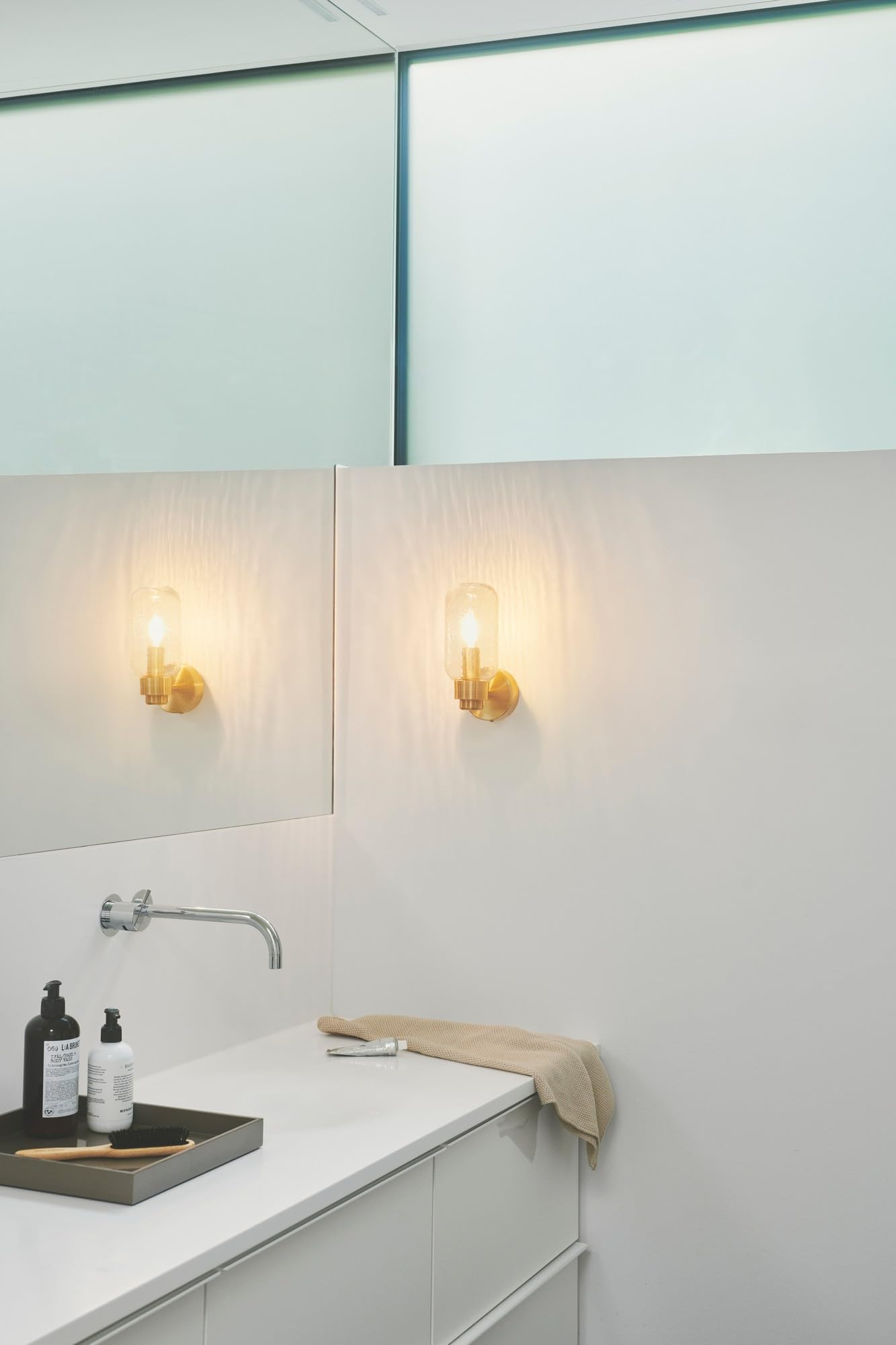 Nordlux Tutan - Aplique de pared para interiores/bollos de latón de cristal, E14 de 25 W, enchufe y cable de red para dormitorio, sala de estar, cocina, oficina, mesita de noche o estudio, IP44, clase