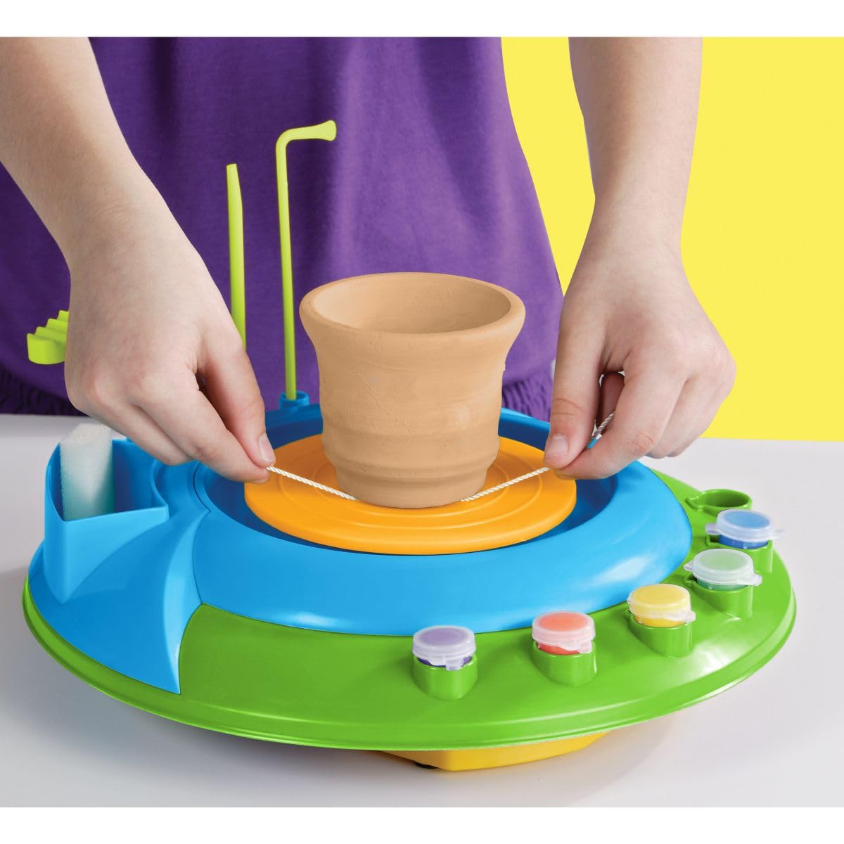 LEXIBOOK, Torno de Alfarería Motorizado para Niños, Kit Creativo con Arcilla Natural, Pinturas, Herramientas de Modelado y Accesorios, Verde, CRPOT1