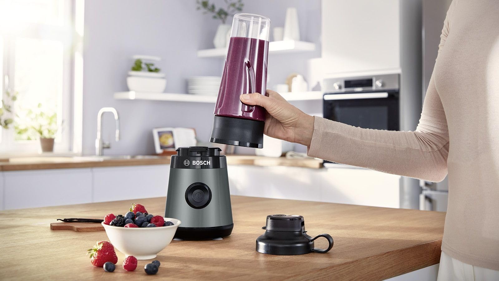 Bosch Serie 2 Frullatore a Immersione MMB2111S, 450 W, 40.000 giri/minuto, Borraccia ToGo 0.6 Litri, Lame in Acciaio Inox, Tappo Borraccia ToGo Incluso, Accessori Lavabili in Lavastoviglie, Argento