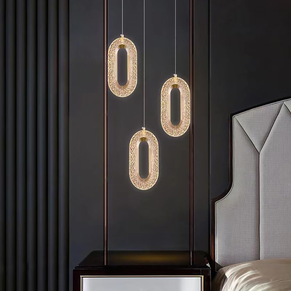 Suspension creuse dorée 3 lumières pour habiller et éclairer un grand salon vide