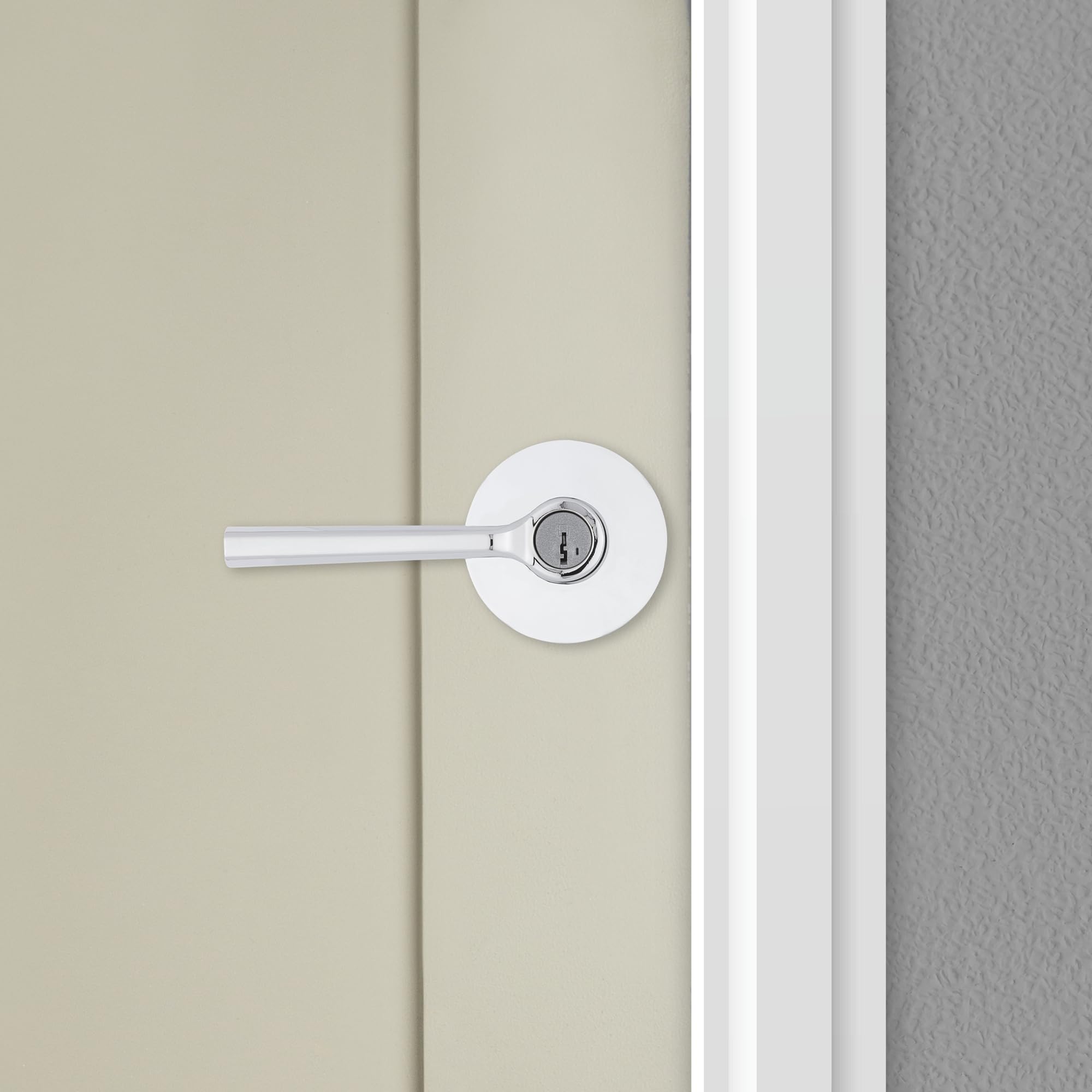 Kwikset Lisbon - Pomo redondo para puerta de entrada con cerradura y llave, manija segura con llave exterior, entrada frontal y dormitorio, cromo pulido, resistente a las púas SmartKey Rekey Security