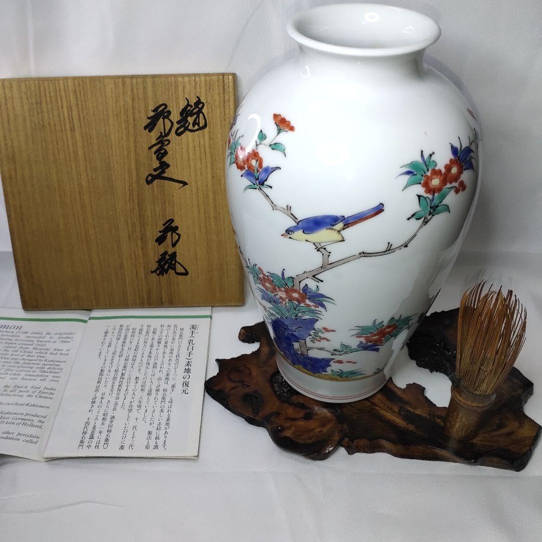 人間国宝　十三代　酒井田柿右衛門　濁手錦花　花瓶　共箱付き Amazon.co.jp: 人間国宝 十三代 酒井田柿右衛門 濁手錦花 花瓶