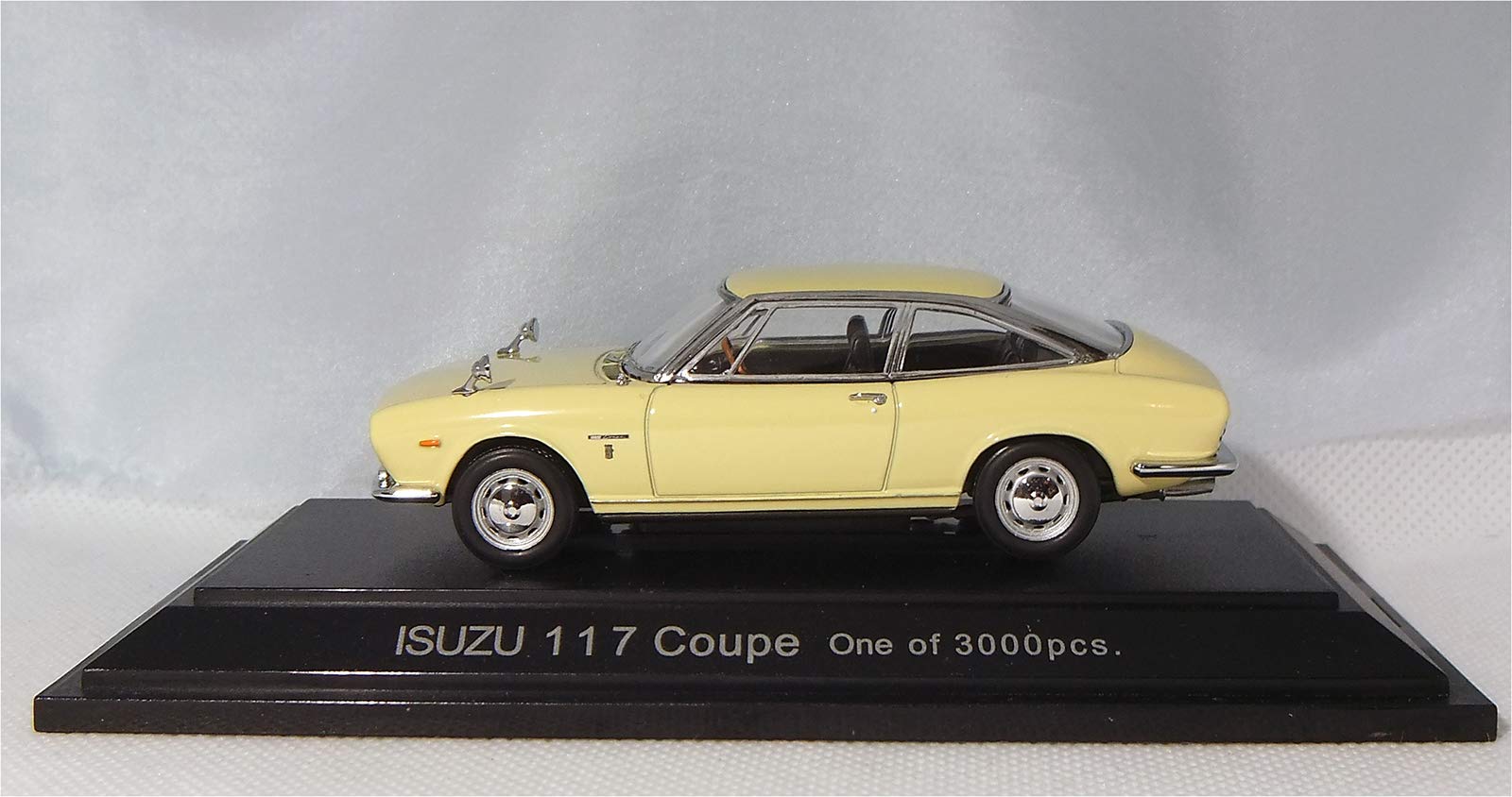 Amazon | エブロ 1/43 イスズ 117 クーペ ライトイエロー 43401 完成品