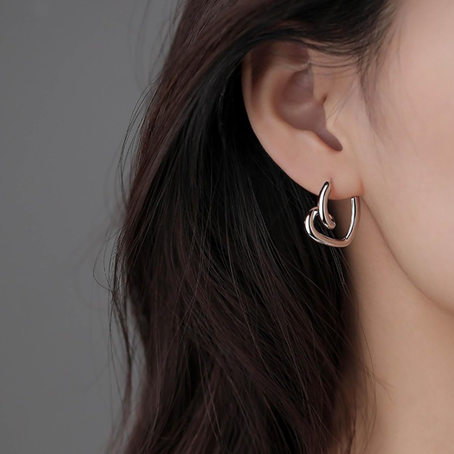 Vintage Heart Hoop Earrings Gold Heart Drop Earrings Hollow Love Heart Earrings Minimalist Heart Stud Earrings Jewelry for Women(Silver)