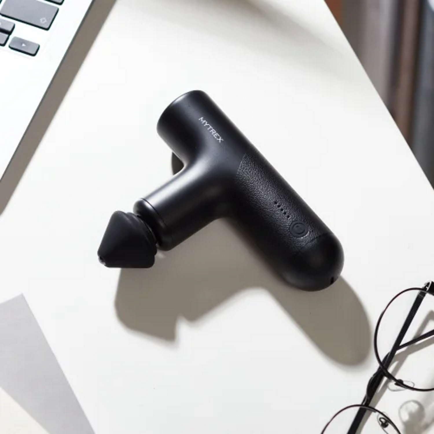 MYTREX Rebive Air Mini Pistola Massaggiante Muscolare per Corpo con 5 Livelli di Intensità di Vibrazione e 5 Testine Intercambiabili | Dispositivo Elettrico Professionale per Sollievo Muscolare | 5 testine intercambiabili per corpo e viso, design ultraleg