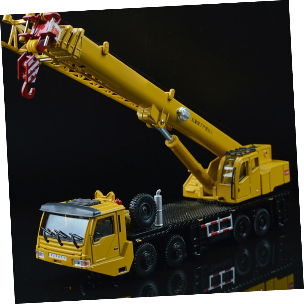BESPORTBLE Alloy Crane Model Toy for Boys and Girls 1:55 Scale Construction Crane Vehicle Simulation Function Desktop Ornament for Kids for Indoor Play and Collecting