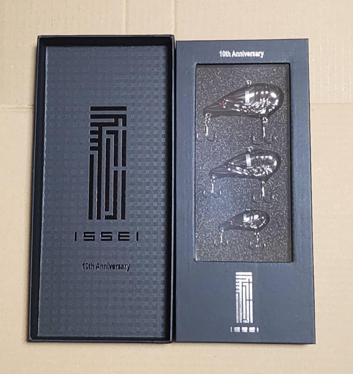 Amazon.co.jp: 限定一誠 issei 10th anniversary G.C.ZARI VIB set 