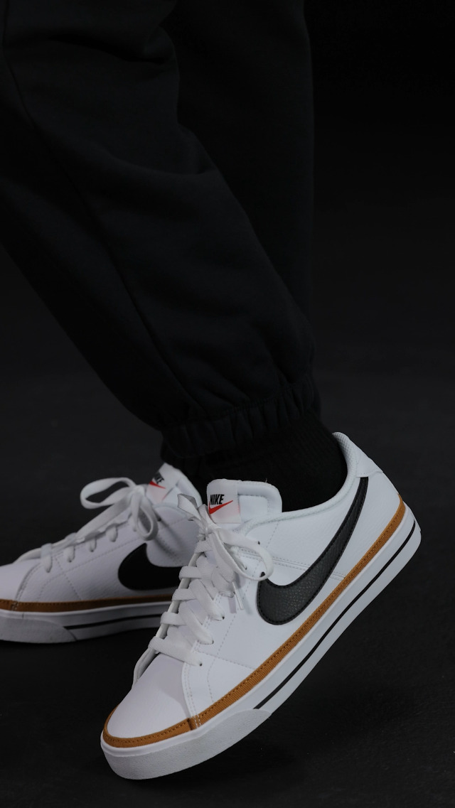 NIKECOURT シナー着用モデル　ホワイト Amazon.com | Nike Women's Court Legacy Next Nature Shoes, White